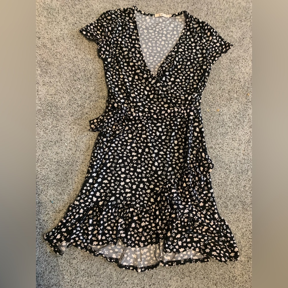 Floral wrap dress with adjustable waist tie. Size large.